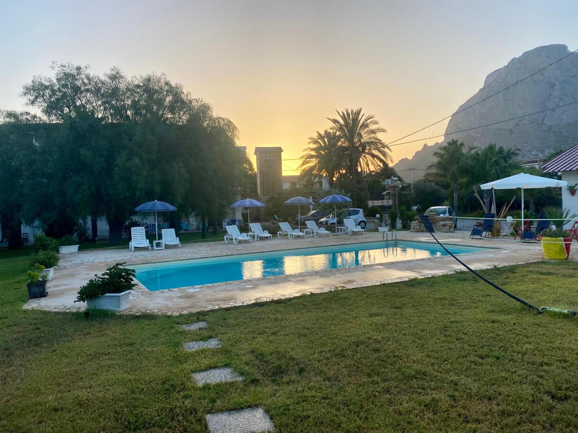 Villa Piruzzu Cv Torre Mulinazzo App P Чинізі Екстер'єр фото